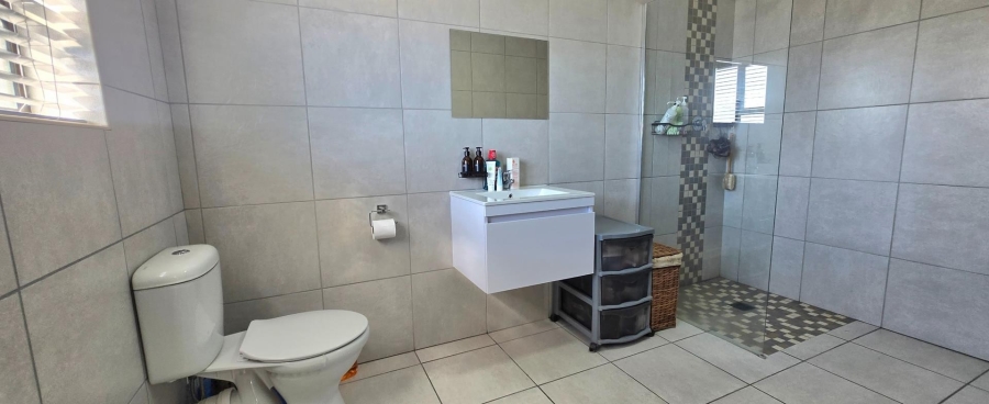 4 Bedroom Property for Sale in Kleinbaai Western Cape